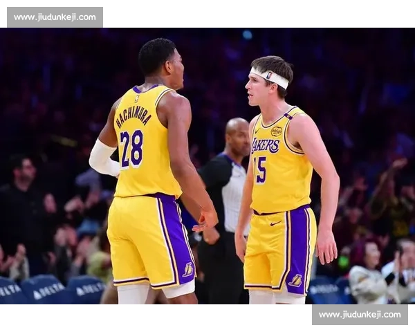 小莫里斯炮轰湖人防守漏洞：交易里夫斯，终结东契奇式防守灾难